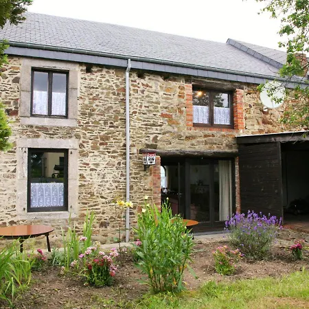 Holiday home Charming Country Cottage In Winenne With Garden Beauraing