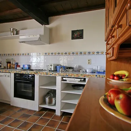 Holiday home Charming Country Cottage In Winenne With Garden Beauraing
