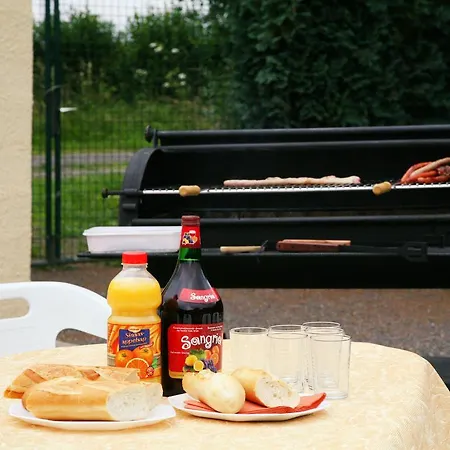 Dom wakacyjny Charming Country In Winenne With Garden Beauraing