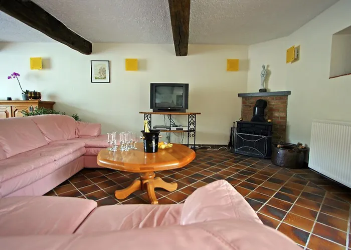 Сasa de vacaciones In Winenne With Garden Beauraing